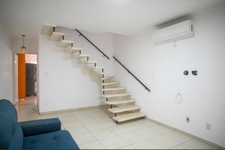 Casa para alugar com 160m², 3 quartos e 2 vagas Casa para alugar com 160m², 3 quartos e 2 vagasSala