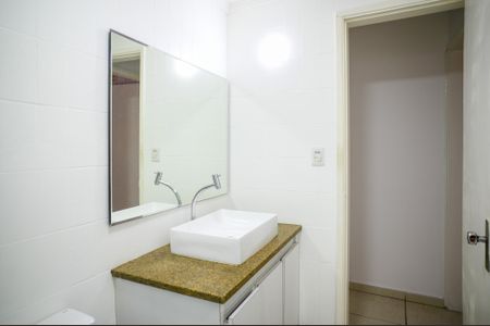 Casa para alugar com 160m², 3 quartos e 2 vagas Casa para alugar com 160m², 3 quartos e 2 vagasBanheiro social