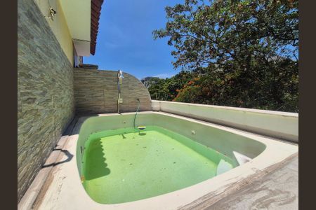 Casa de condomínio à venda com 196m², 4 quartos e 2 vagasÁrea externa