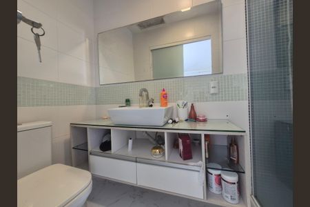 Casa de condomínio à venda com 196m², 4 quartos e 2 vagasBanheiro da Suíte 2