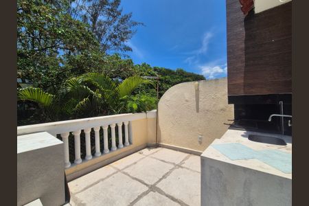 Casa de condomínio à venda com 196m², 4 quartos e 2 vagasÁrea externa