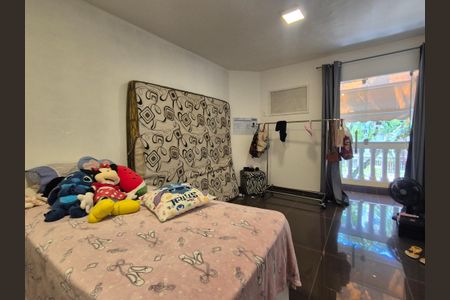 Casa de condomínio à venda com 196m², 4 quartos e 2 vagasSuíte