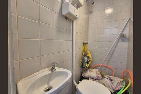 Casa de condomínio à venda com 196m², 4 quartos e 2 vagasBanheiro de serviço