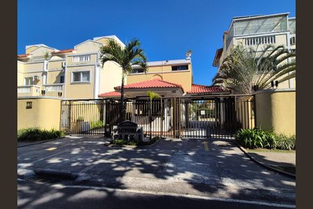 Casa de condomínio à venda com 196m², 4 quartos e 2 vagasFachada