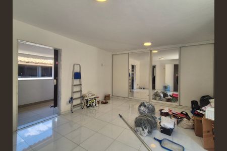 Casa de condomínio à venda com 196m², 4 quartos e 2 vagasSuíte 2