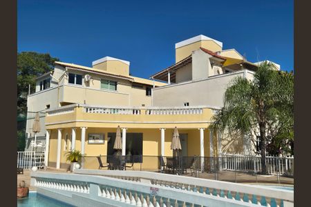 Casa de condomínio à venda com 196m², 4 quartos e 2 vagasFachada