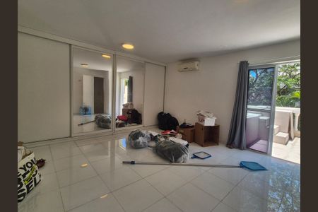 Casa de condomínio à venda com 196m², 4 quartos e 2 vagasSuíte 2