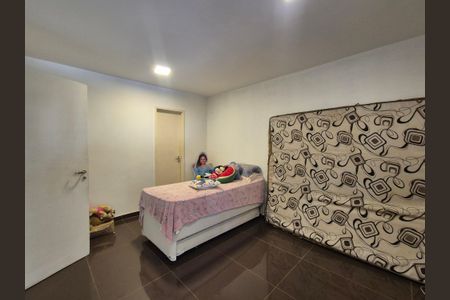 Casa de condomínio à venda com 196m², 4 quartos e 2 vagasSuíte