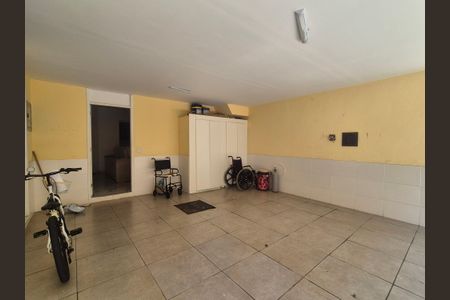 Casa de condomínio à venda com 196m², 4 quartos e 2 vagasÁrea comum