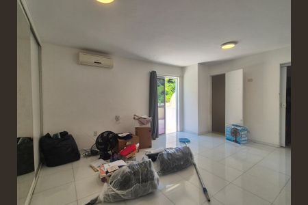 Casa de condomínio à venda com 196m², 4 quartos e 2 vagasSuíte 2