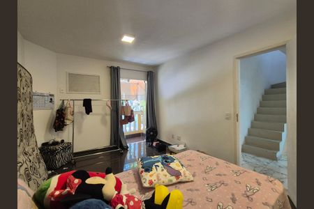 Casa de condomínio à venda com 196m², 4 quartos e 2 vagasSuíte