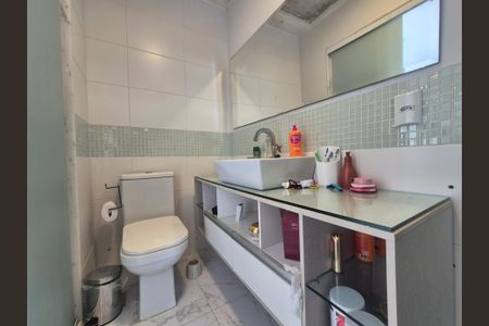 Casa de condomínio à venda com 196m², 4 quartos e 2 vagasBanheiro da Suíte 2