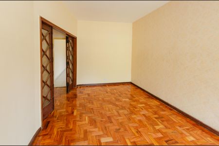 Casa para alugar com 120m², 3 quartos e 8 vagasSala