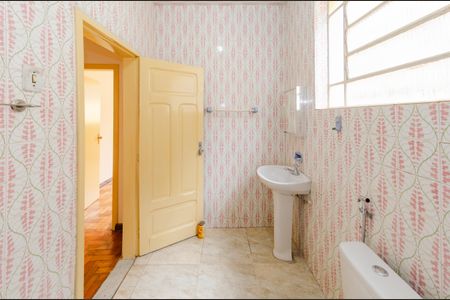 Casa para alugar com 120m², 3 quartos e 8 vagasBanheiro