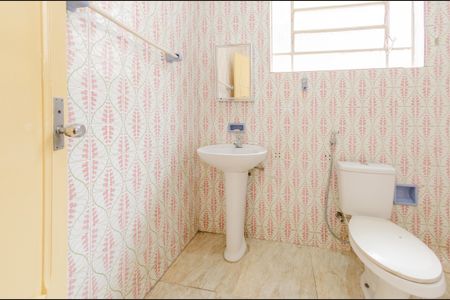 Casa para alugar com 120m², 3 quartos e 8 vagasBanheiro