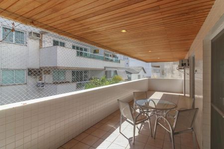 Apartamento para alugar com 110m², 3 quartos e 2 vagasVaranda