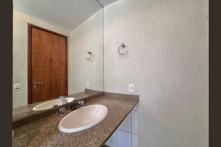 Apartamento para alugar com 110m², 3 quartos e 2 vagasSuíte 1 (Casal) - Banheiro