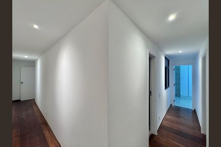 Apartamento à venda com 200m², 3 quartos e 2 vagasCorredor