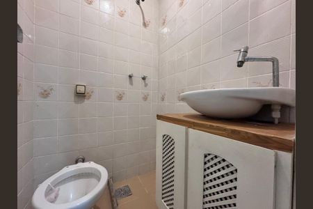 Apartamento à venda com 200m², 3 quartos e 2 vagasBanheiro de Serviço