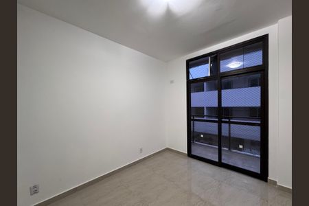 Apartamento à venda com 200m², 3 quartos e 2 vagasQuarto 2