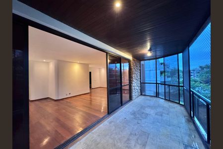 Apartamento à venda com 200m², 3 quartos e 2 vagasVaranda