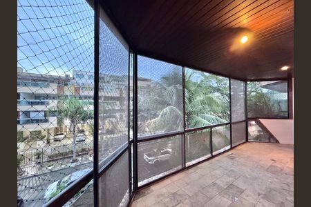 Apartamento à venda com 200m², 3 quartos e 2 vagasVaranda