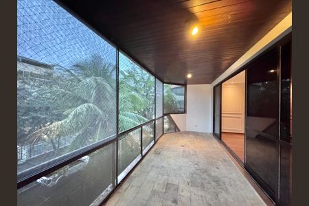 Apartamento à venda com 200m², 3 quartos e 2 vagasVaranda