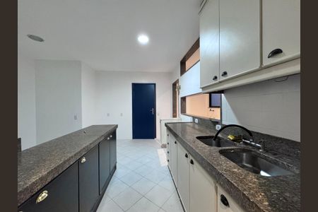 Apartamento à venda com 200m², 3 quartos e 2 vagasCozinha