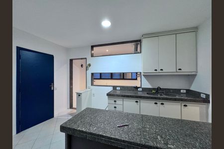 Apartamento à venda com 200m², 3 quartos e 2 vagasCozinha