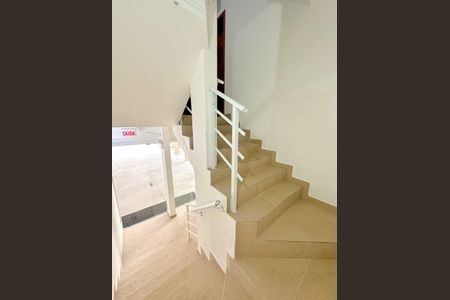 Apartamento para alugar com 72m², 2 quartos e 1 vagaEscada