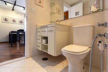 Banheiro de apartamento para alugar com 1 quarto, 60m² em Pinheiros, São Paulo