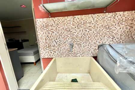 Studio para alugar com 30m², 1 quarto e sem vaga Studio para alugar com 30m², 1 quarto e sem vagaÁrea de Serviço