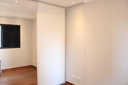 Apartamento à venda com 230m², 4 quartos e 3 vagasQuarto 2