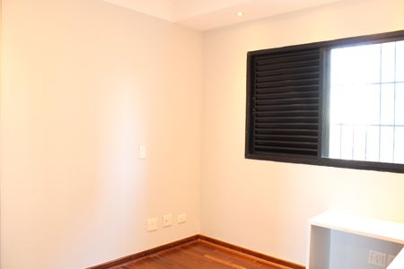 Apartamento à venda com 230m², 4 quartos e 3 vagasQuarto 2