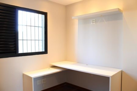 Apartamento à venda com 230m², 4 quartos e 3 vagasQuarto 2