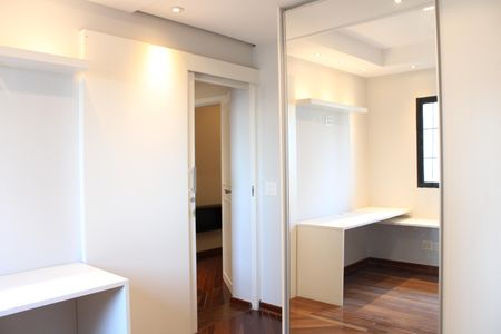 Apartamento à venda com 230m², 4 quartos e 3 vagasQuarto 2