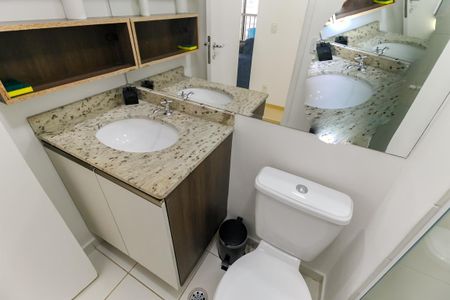 Apartamento para alugar com 50m², 2 quartos e 1 vaga Apartamento para alugar com 50m², 2 quartos e 1 vagaBanheiro social
