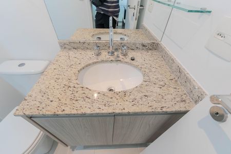 Banheiro de kitnet/studio para alugar com 1 quarto, 25m² em Bela Vista, São Paulo