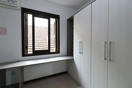 Quarto 1 de apartamento para alugar com 2 quartos, 45m² em Floresta, Porto Alegre