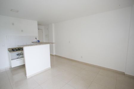 Sala de kitnet/studio à venda com 1 quarto, 43m² em Taquara, Rio de Janeiro