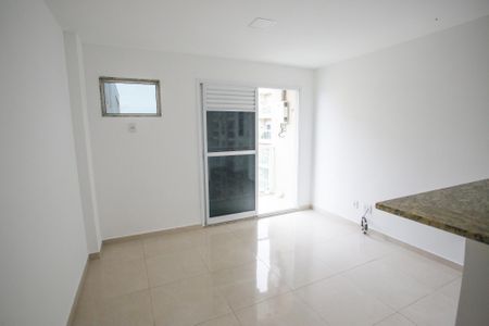 Sala de kitnet/studio à venda com 1 quarto, 43m² em Taquara, Rio de Janeiro