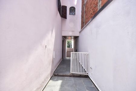 Casa à venda com 240m², 3 quartos e 5 vagasCorredor Externo