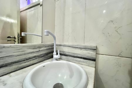 Casa para alugar com 170m², 3 quartos e 2 vagasBanheiro Corredor