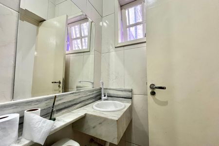 Casa para alugar com 170m², 3 quartos e 2 vagasBanheiro Corredor