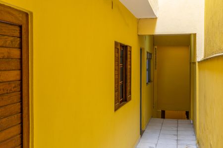 Casa para alugar com 110m², 2 quartos e sem vagaCorredor de acesso a casa