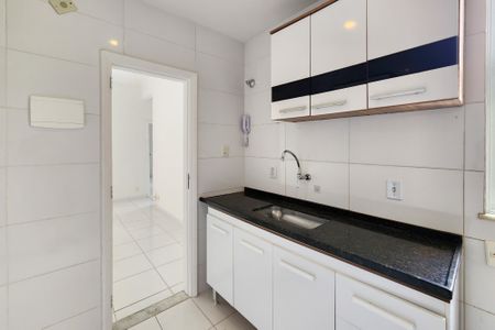 Apartamento para alugar com 75m², 3 quartos e sem vagaCozinha 