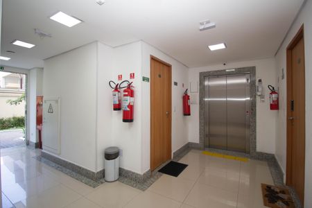 Apartamento para alugar com 48m², 2 quartos e 1 vaga Apartamento para alugar com 48m², 2 quartos e 1 vagaHall social