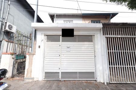 Casa para alugar com 130m², 2 quartos e 1 vaga Casa para alugar com 130m², 2 quartos e 1 vagaFachada