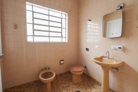 Casa para alugar com 130m², 2 quartos e 1 vaga Casa para alugar com 130m², 2 quartos e 1 vagaBanheiro