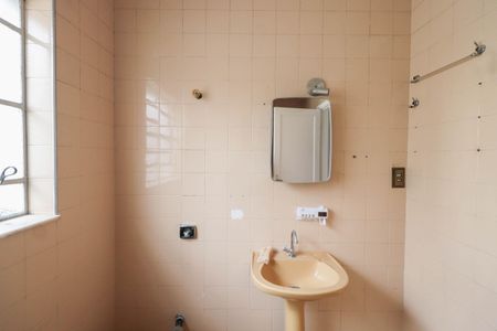 Casa para alugar com 130m², 2 quartos e 1 vaga Casa para alugar com 130m², 2 quartos e 1 vagaBanheiro